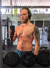 Boris taking a gym mirror selfie in August 2026 after sustaining his training progress